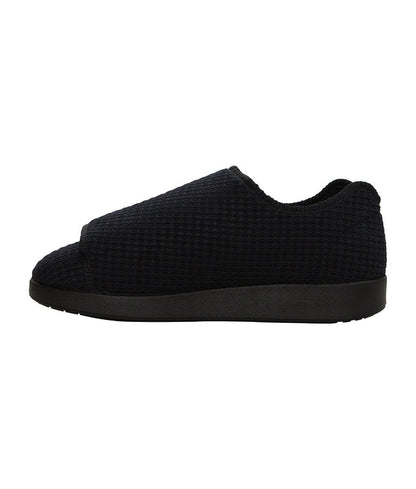 Men’s Slippers with Easy Closures – Adjustable Fit (Regular to Extra Wide)